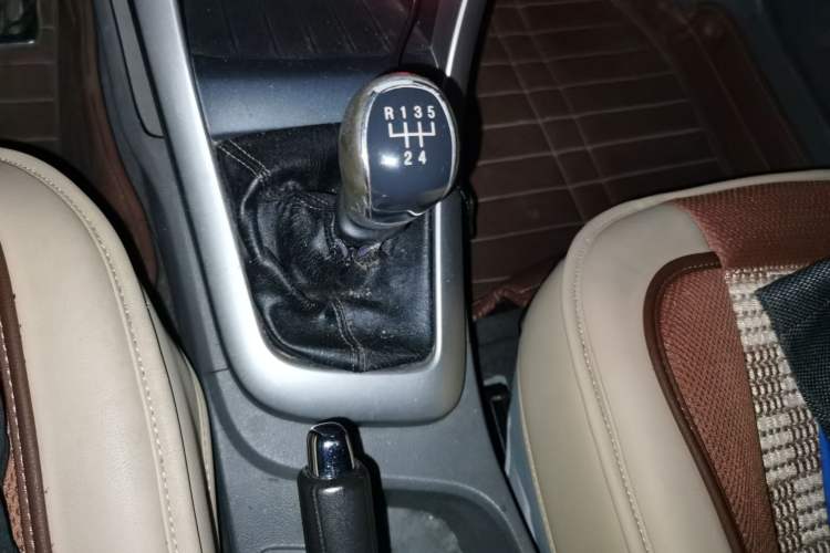 Used Baojun 630 2011 1.5L manual Comfort trim level Gear Lever