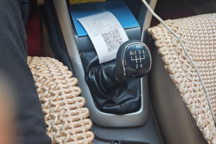 Used Baojun 630 2011 1.5L manual Elite version Gear Lever