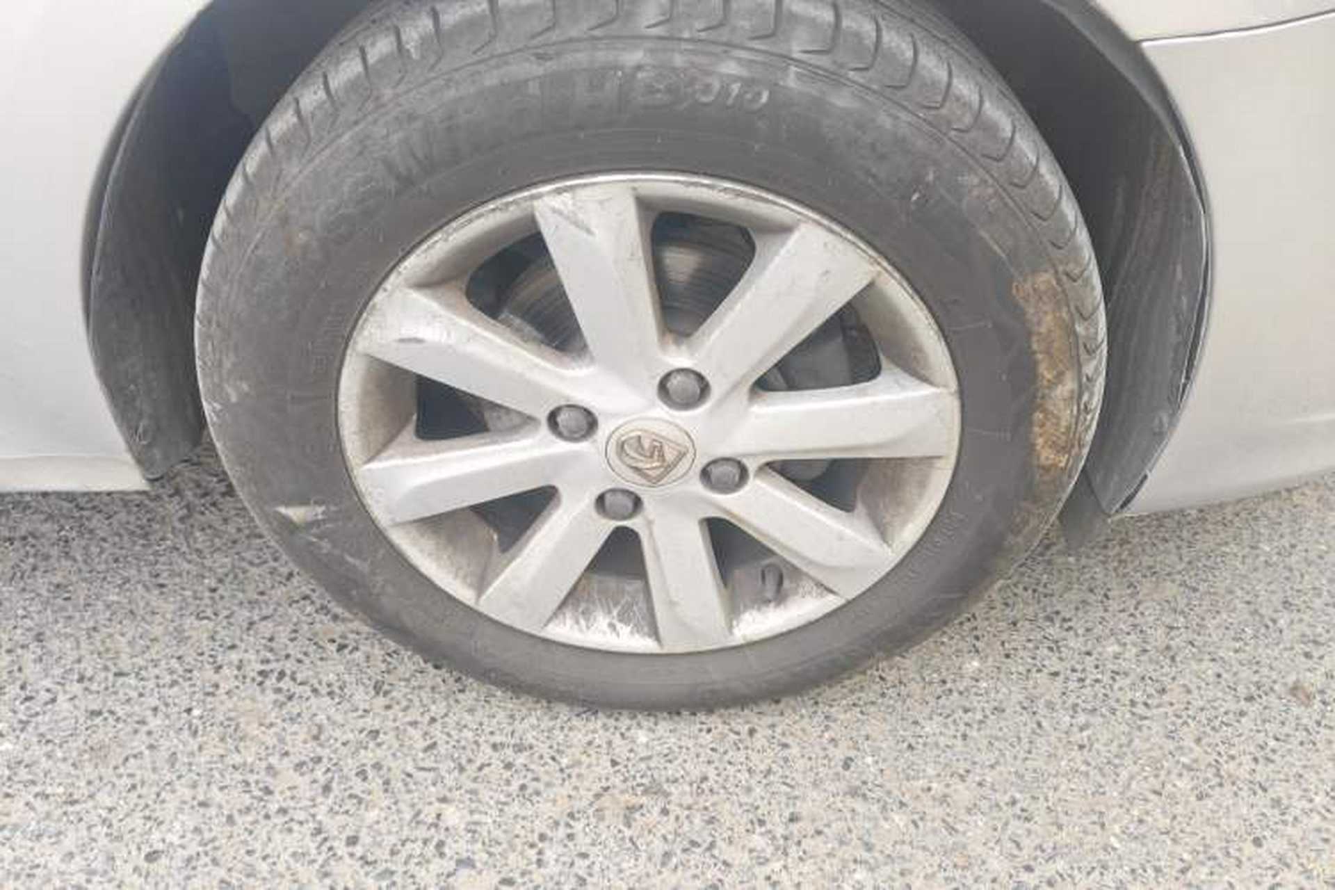 Used Baojun 630 2011 1.5L manual Elite version Right Front Wheel Hub