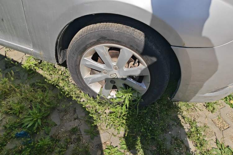 Used Baojun 630 2011 1.5L manual standard version Right Front Wheel Hub