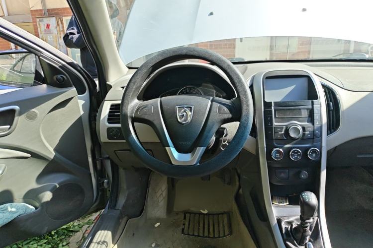 Used Baojun 630 2011 1.5L manual standard version Steering Wheel