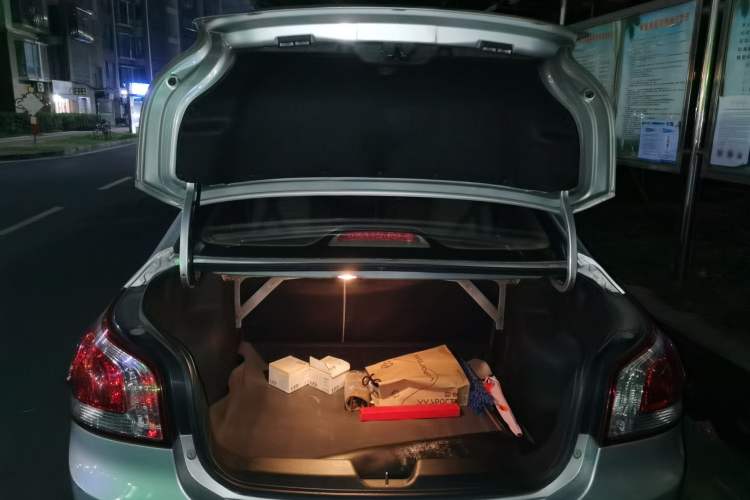 Used Baojun 630 2011 1.5L manual Comfort trim level Trunk