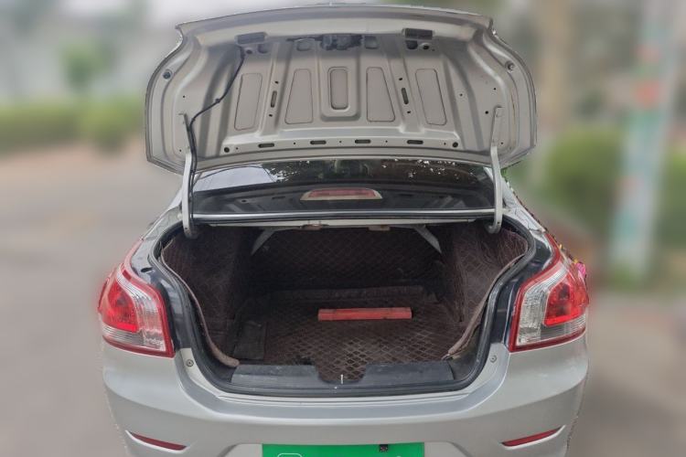 Used Baojun 630 2011 1.5L manual Comfort trim level Trunk