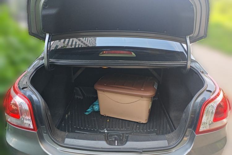 Used Baojun 630 2011 1.5L manual Elite version Trunk