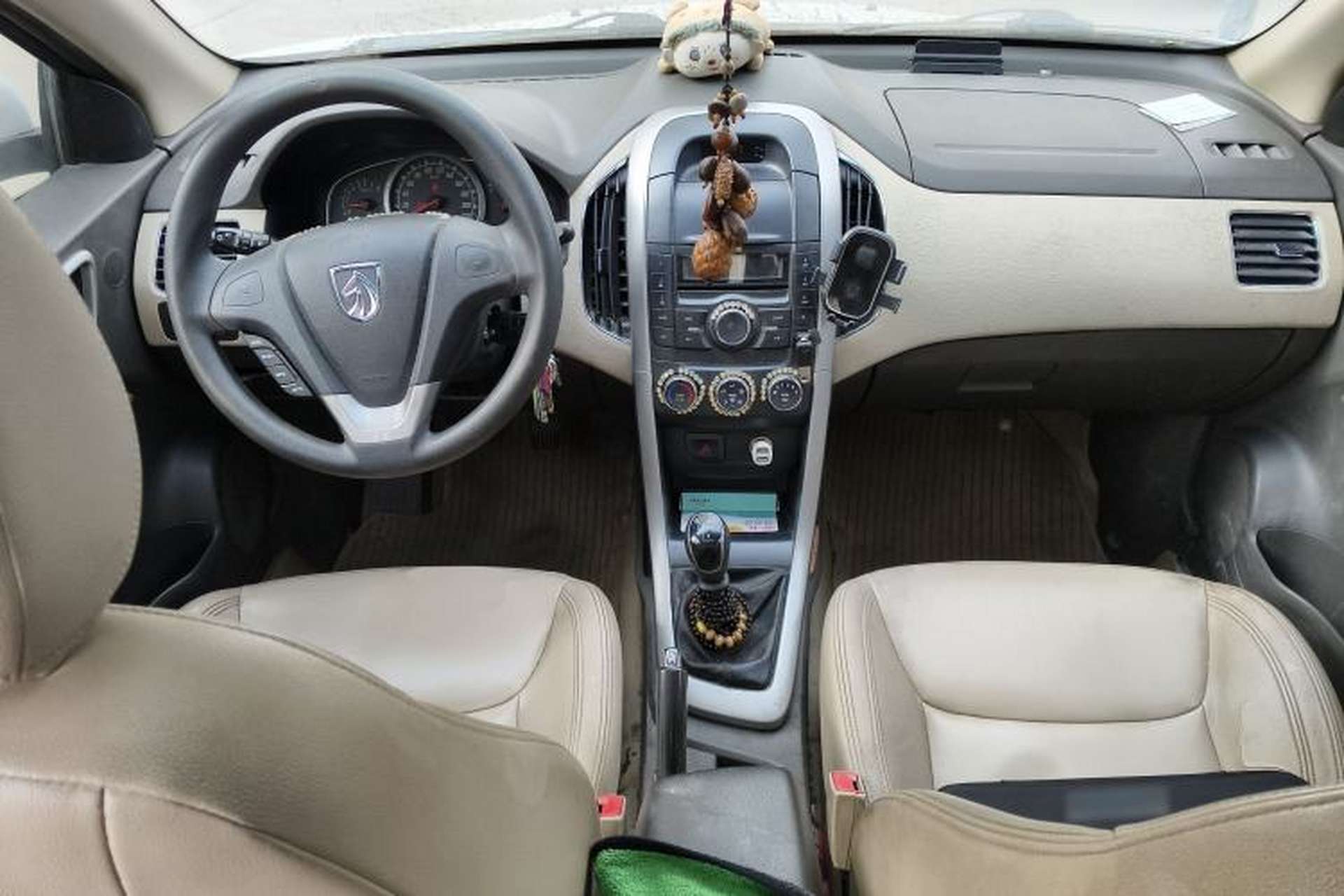 Used Baojun 630 2011 1.5L manual Elite version Center Console