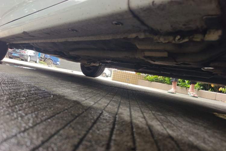 Used Baojun 630 2011 1.5L manual standard version Chassis Front Right