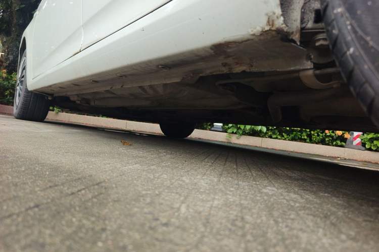Used Baojun 630 2011 1.5L manual standard version Chassis Rear Left