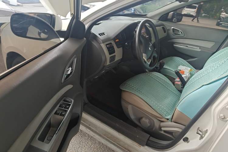 Used Baojun 630 2011 1.5L manual Comfort trim level Driver Seat