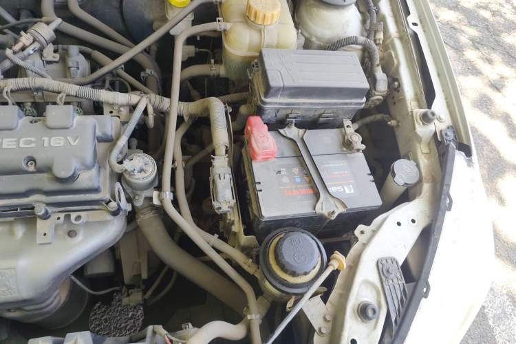 Used Baojun 630 2011 1.5L manual Comfort trim level Engine Bay Left