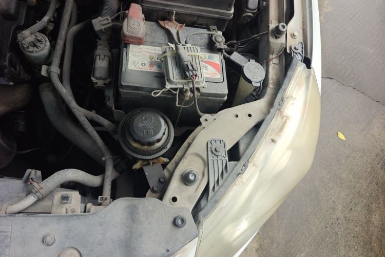 Used Baojun 630 2011 1.5L manual standard version Engine Bay Left