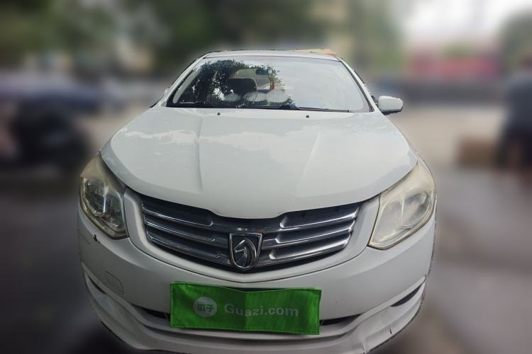 Used Baojun 630 2011 1.5L manual standard version Front