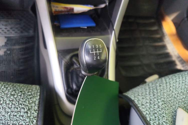 Used Baojun 630 2011 1.5L manual Comfort trim level Gear Lever