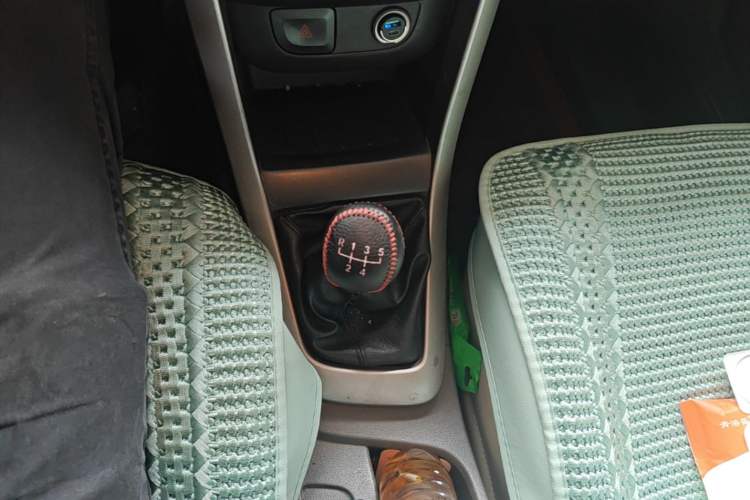 Used Baojun 630 2011 1.5L manual Comfort trim level Gear Lever