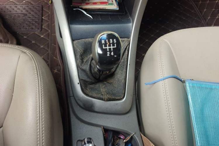Used Baojun 630 2011 1.5L manual standard version Gear Lever