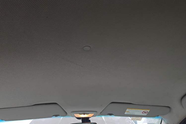 Used Baojun 630 2011 1.5L manual Comfort trim level Headliner