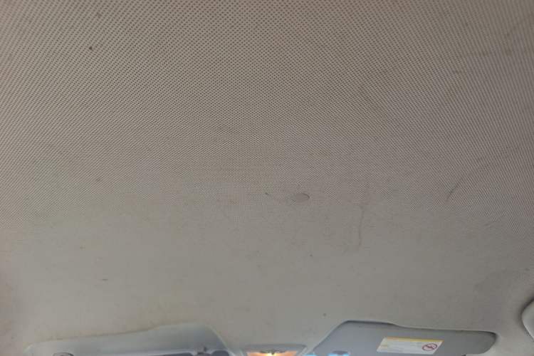 Used Baojun 630 2011 1.5L manual standard version Headliner