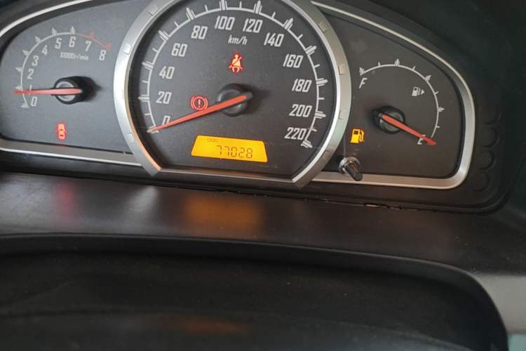 Used Baojun 630 2011 1.5L manual Comfort trim level Odometer Close Up