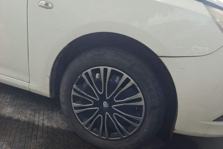 Used Baojun 630 2011 1.5L manual standard version Right Front Wheel Hub