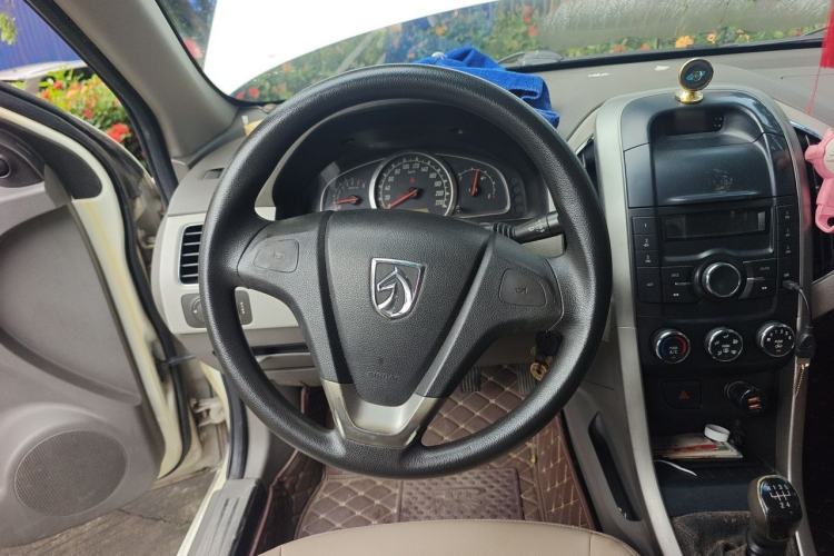 Used Baojun 630 2011 1.5L manual standard version Steering Wheel
