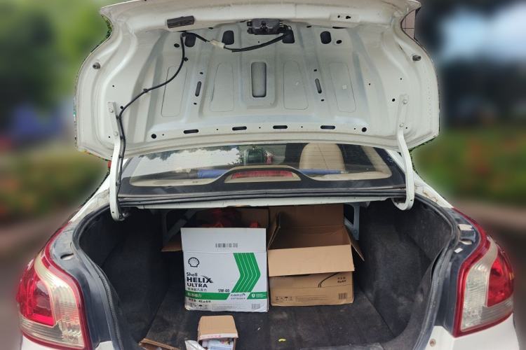 Used Baojun 630 2011 1.5L manual standard version Trunk