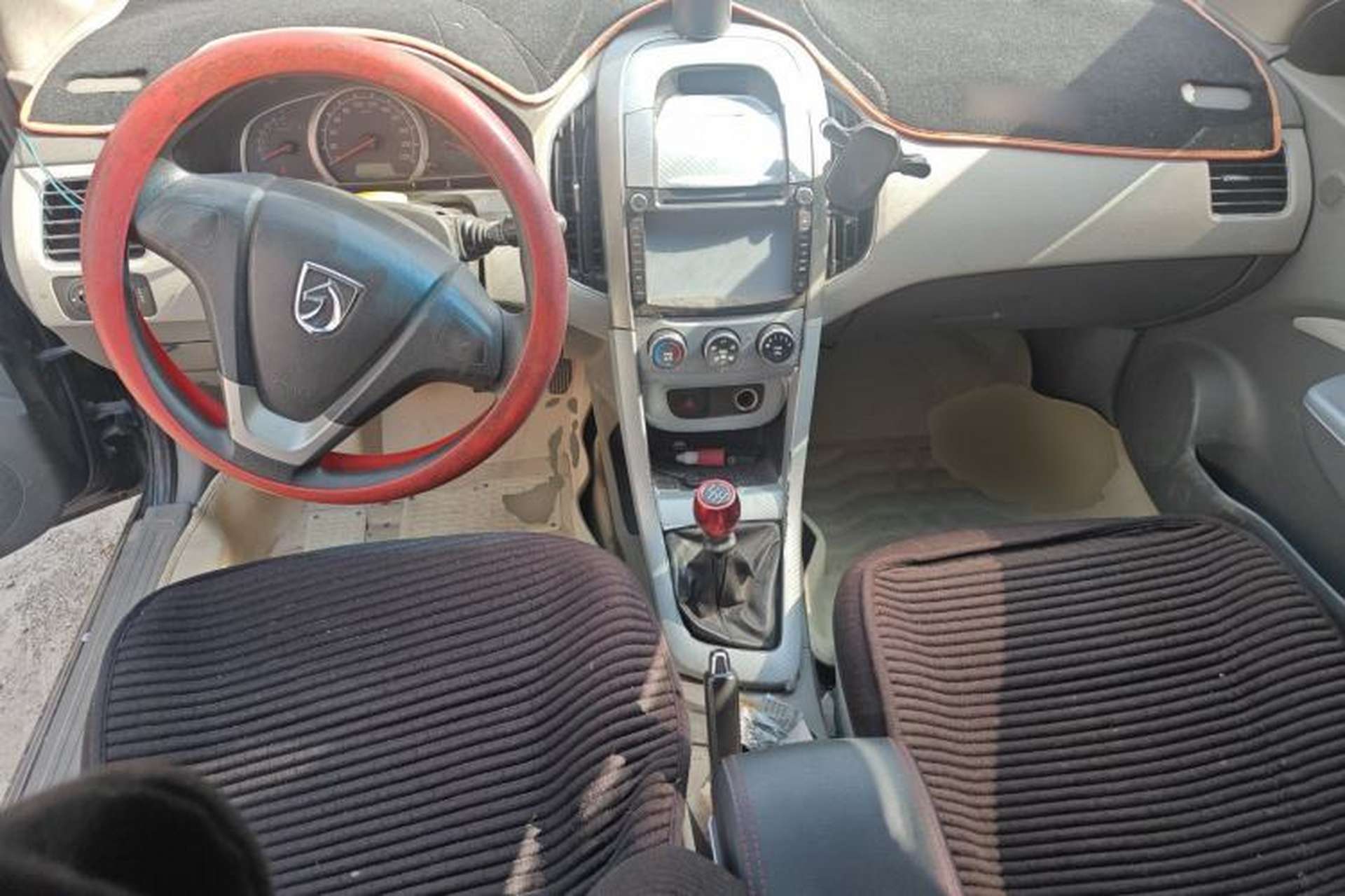 Used Baojun 630 2012 1.5L DVVT manual comfort version Center Console