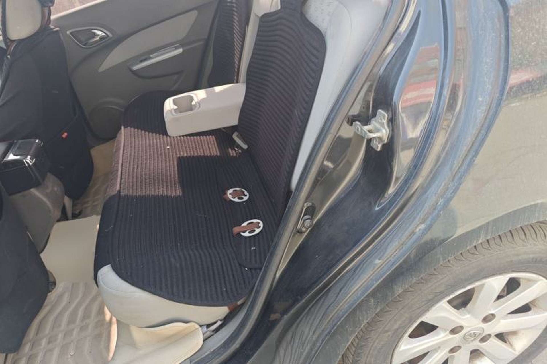 Used Baojun 630 2012 1.5L DVVT manual comfort version Left Rear Seat