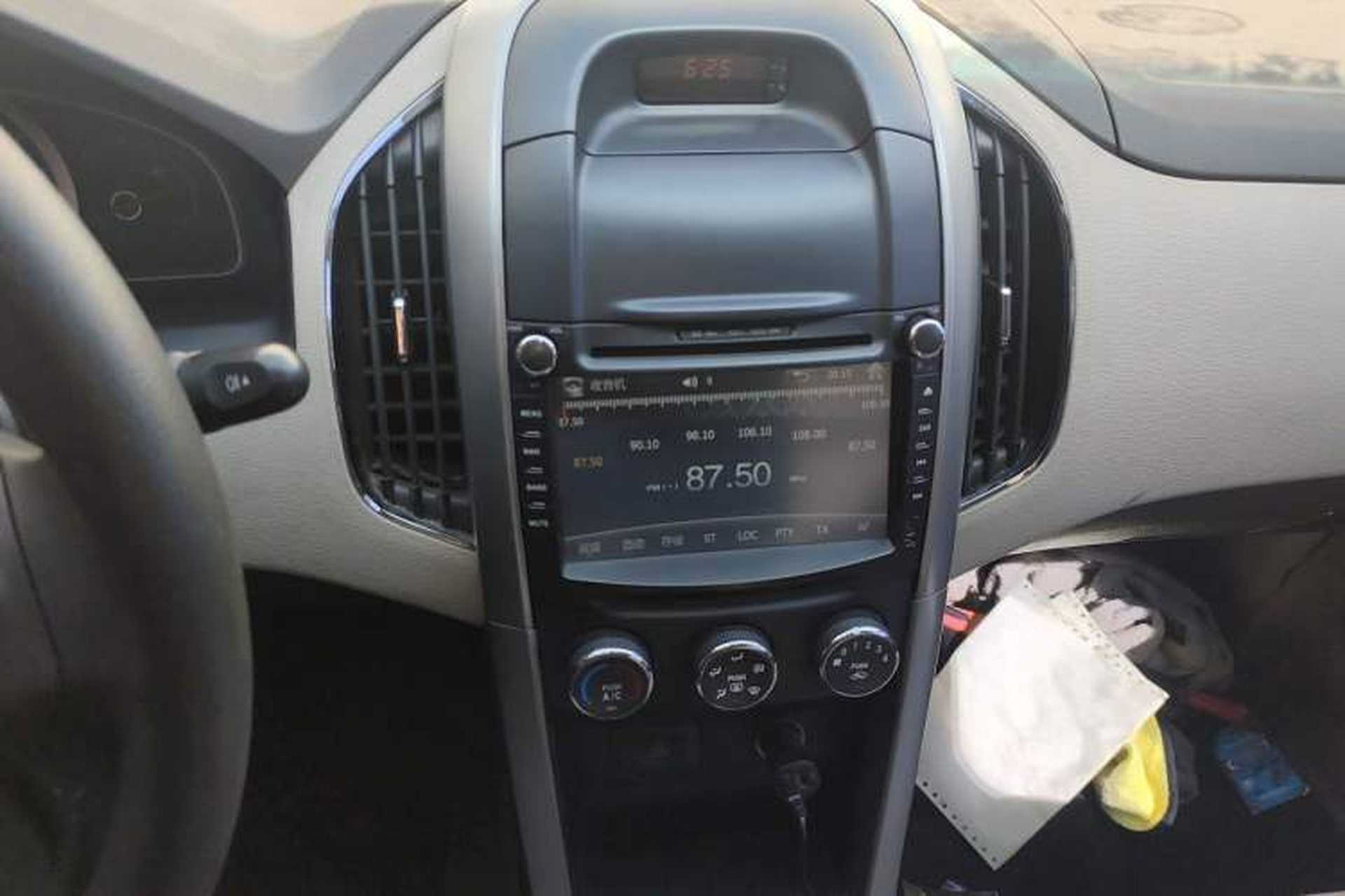 Used Baojun 630 2012 1.8L manual Comfort trim level Audio And AC Panel