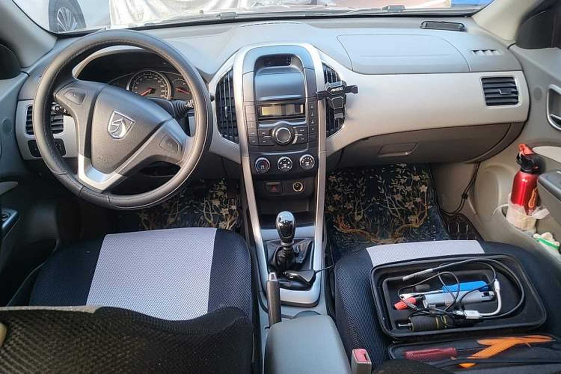 Used Baojun 630 2012 1.5L DVVT manual comfort version Center Console