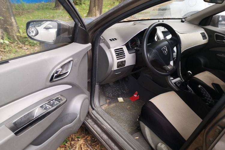 Used Baojun 630 2012 1.5L DVVT manual comfort version Driver Seat