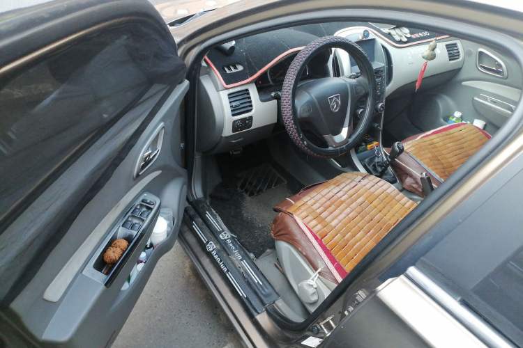 Used Baojun 630 2012 1.5L DVVT manual comfort version Driver Seat