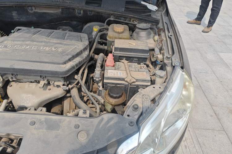 Used Baojun 630 2012 1.5L DVVT manual comfort version Engine Bay Left