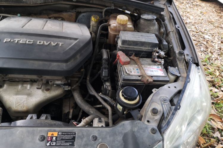 Used Baojun 630 2012 1.5L DVVT manual comfort version Engine Bay Left