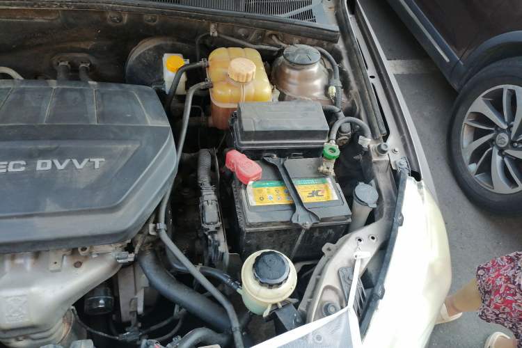 Used Baojun 630 2012 1.5L DVVT manual comfort version Engine Bay Left