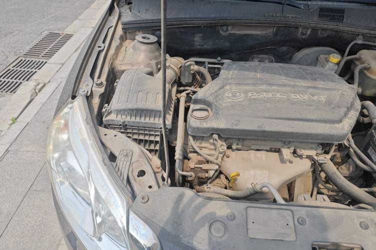 Used Baojun 630 2012 1.5L DVVT manual comfort version Engine Bay Right