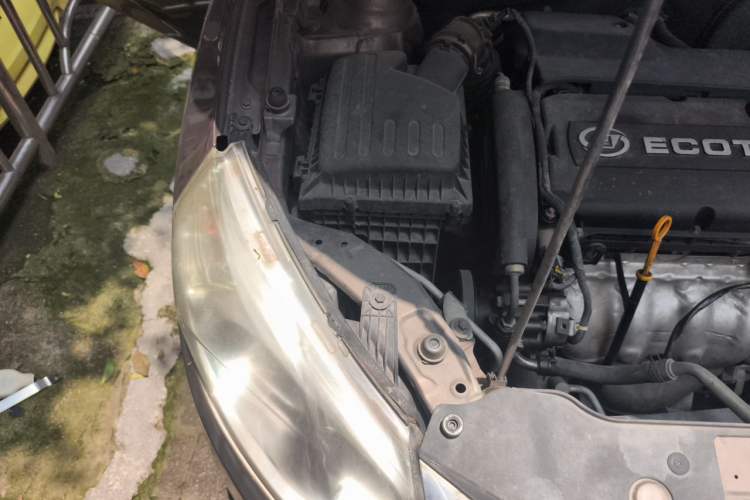 Used Baojun 630 2012 1.8L manual Comfort trim level Engine Bay Right