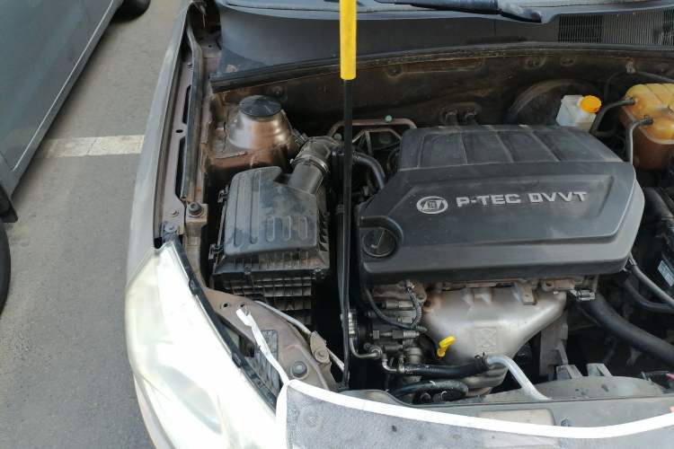 Used Baojun 630 2012 1.5L DVVT manual comfort version Engine Bay Right