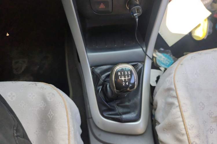Used Baojun 630 2012 1.8L manual Comfort trim level Gear Lever