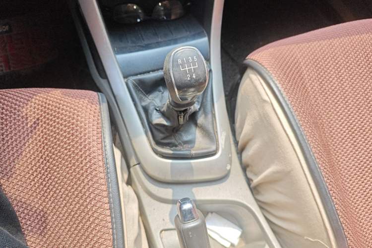 Used Baojun 630 2012 1.5L DVVT manual comfort version Gear Lever