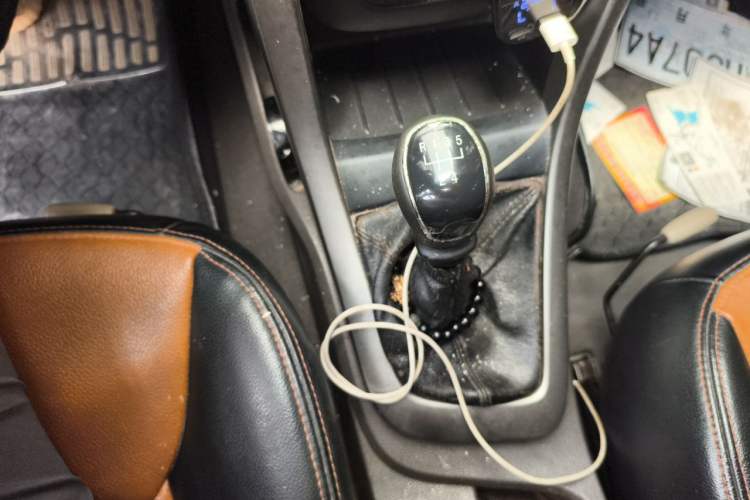 Used Baojun 630 2012 1.8L manual Comfort trim level Gear Lever