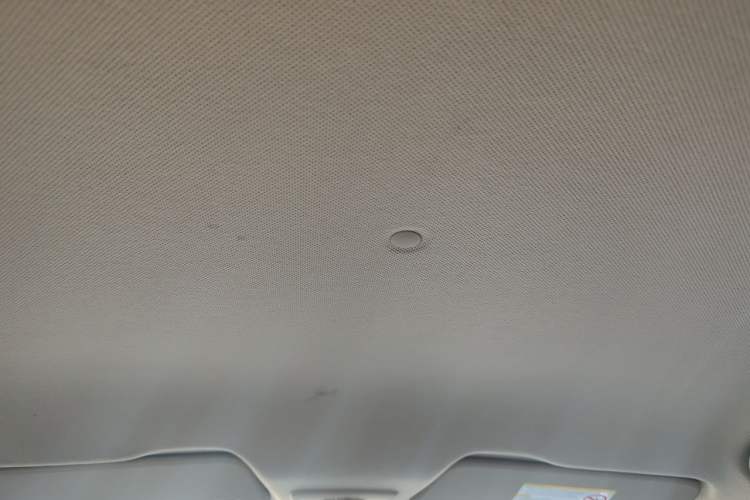 Used Baojun 630 2012 1.8L manual Comfort trim level Headliner