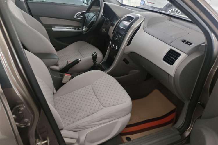 Used Baojun 630 2012 1.5L DVVT manual comfort version Interior 2