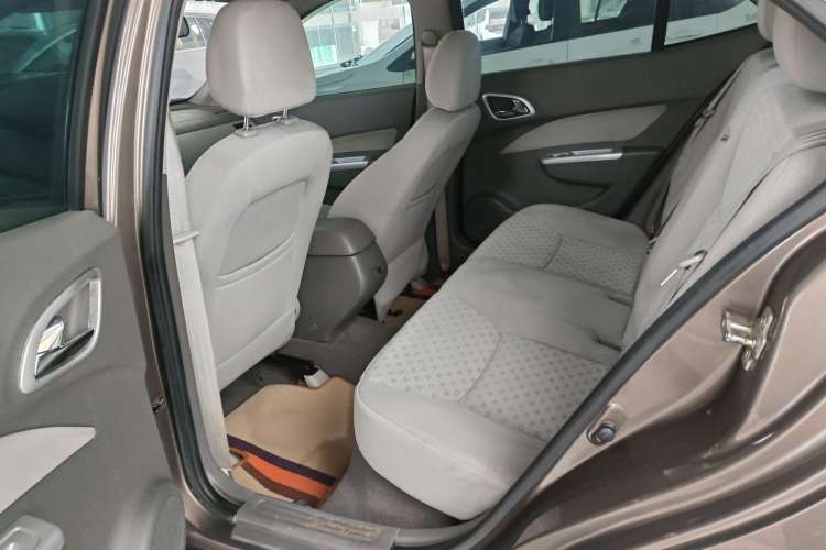 Used Baojun 630 2012 1.5L DVVT manual comfort version Interior 3