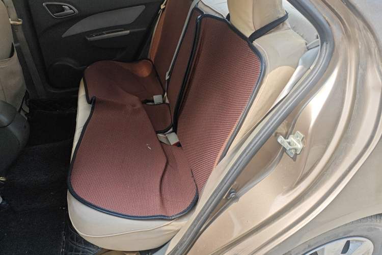 Used Baojun 630 2012 1.5L DVVT manual comfort version Left Rear Seat
