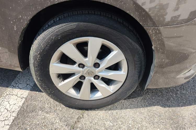 Used Baojun 630 2012 1.8L manual Comfort trim level Right Front Wheel Hub