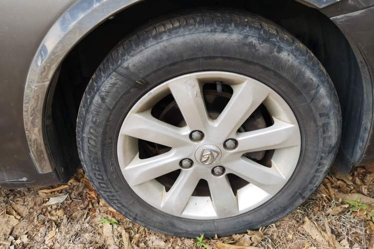 Used Baojun 630 2012 1.5L DVVT manual comfort version Right Front Wheel Hub
