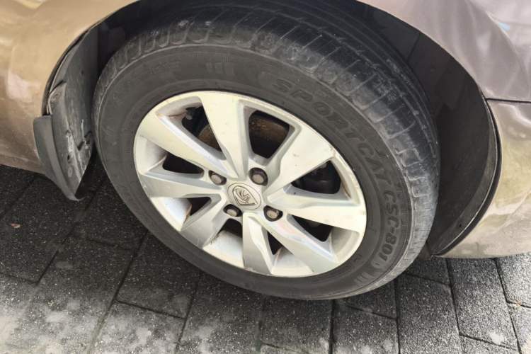 Used Baojun 630 2012 1.8L manual Comfort trim level Right Front Wheel Hub