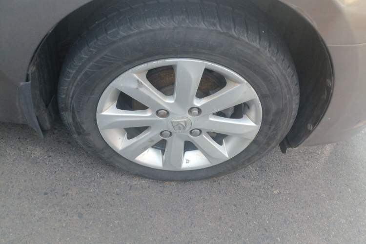 Used Baojun 630 2012 1.5L DVVT manual comfort version Right Front Wheel Hub