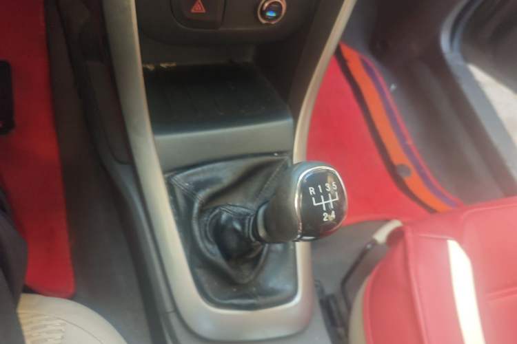 Used Baojun 630 2012 1.8L manual Comfort trim level Gear Lever