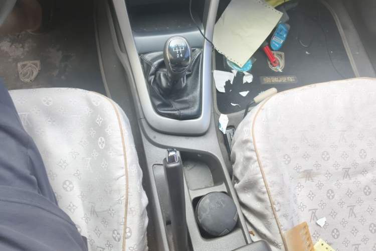 Used Baojun 630 2012 1.8L manual Comfort trim level Gear Lever