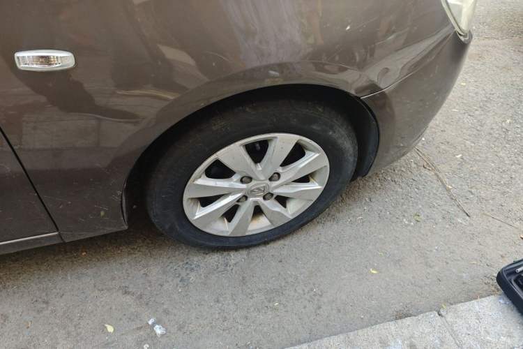 Used Baojun 630 2012 1.8L manual Comfort trim level Right Front Wheel Hub